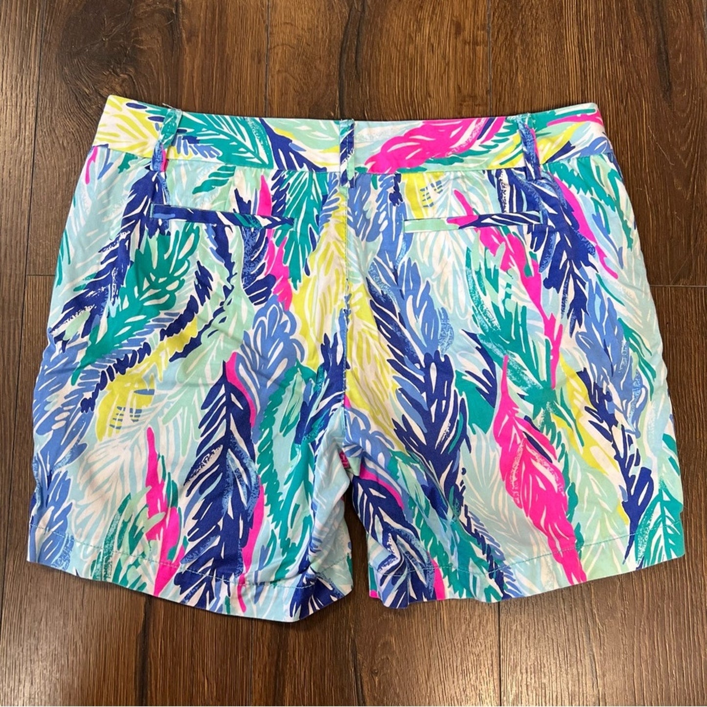Lilly Pulitzer The Jayne Short in Light as a Feather SZ 6