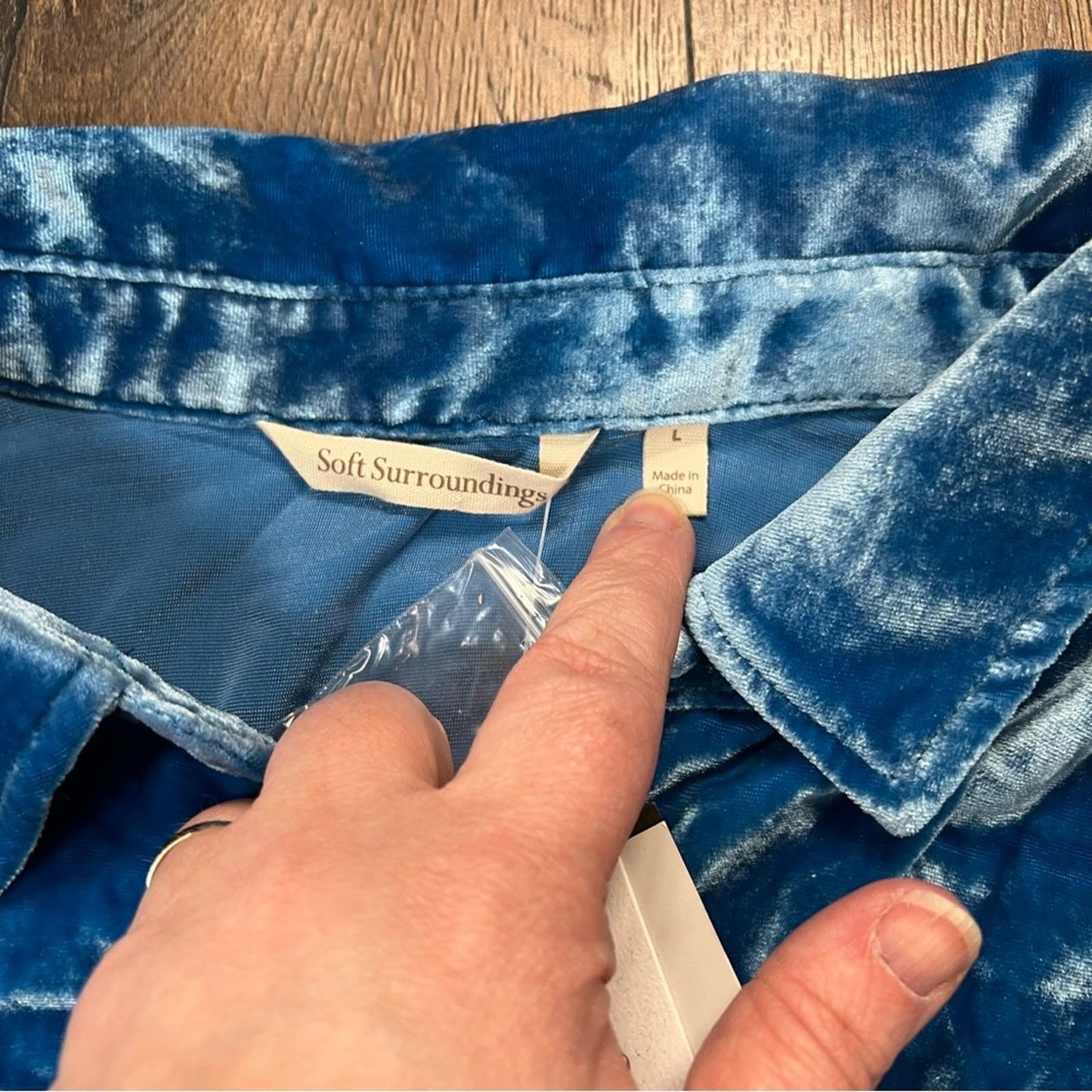 🆕 Soft Surroundings blue velvet poets button down shirt SZ LG
