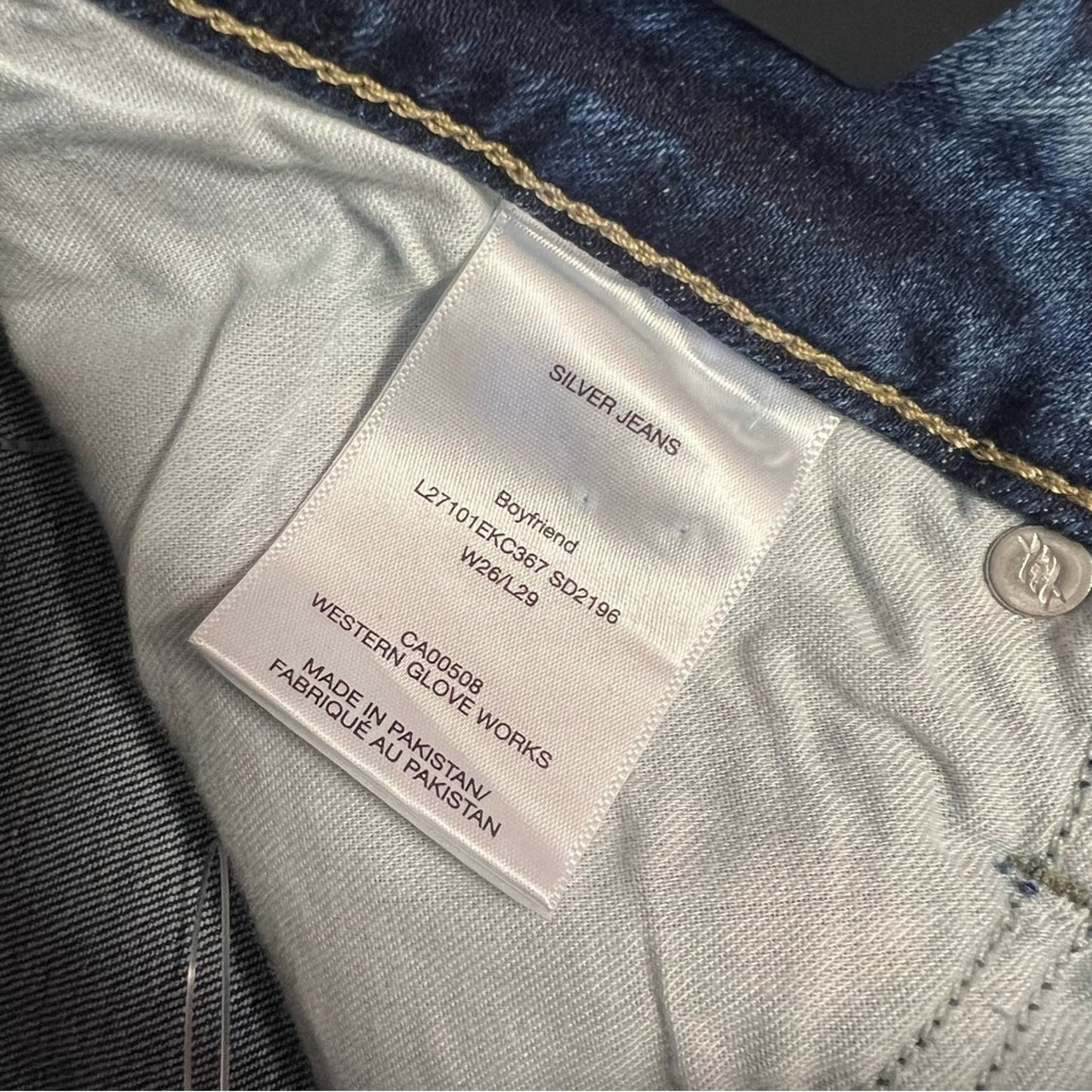 🆕 Silver Jean midrise slim leg boyfriend Jean
SZ 26/2