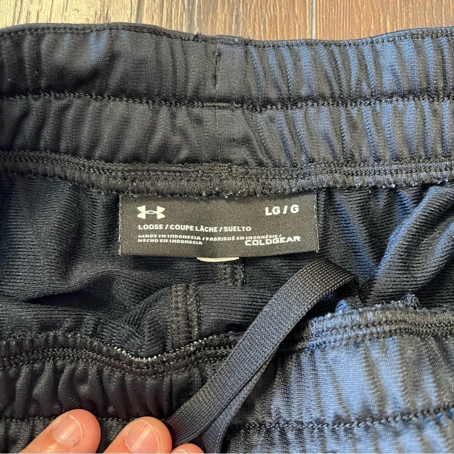 Men’s under Armour loose fit cold gear, drawstring pants SZ LG