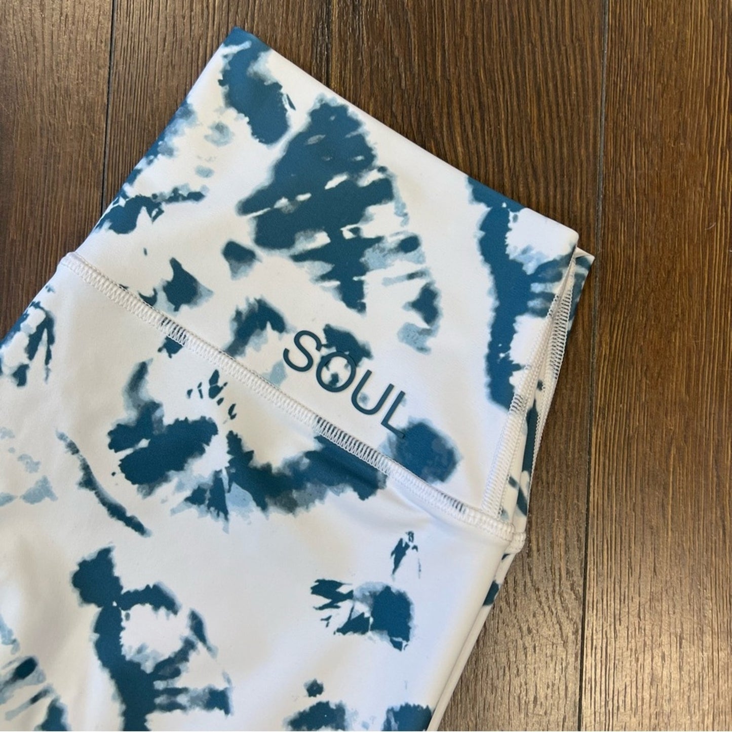 Soul Cycle blue tie-dye leggings SZ LG