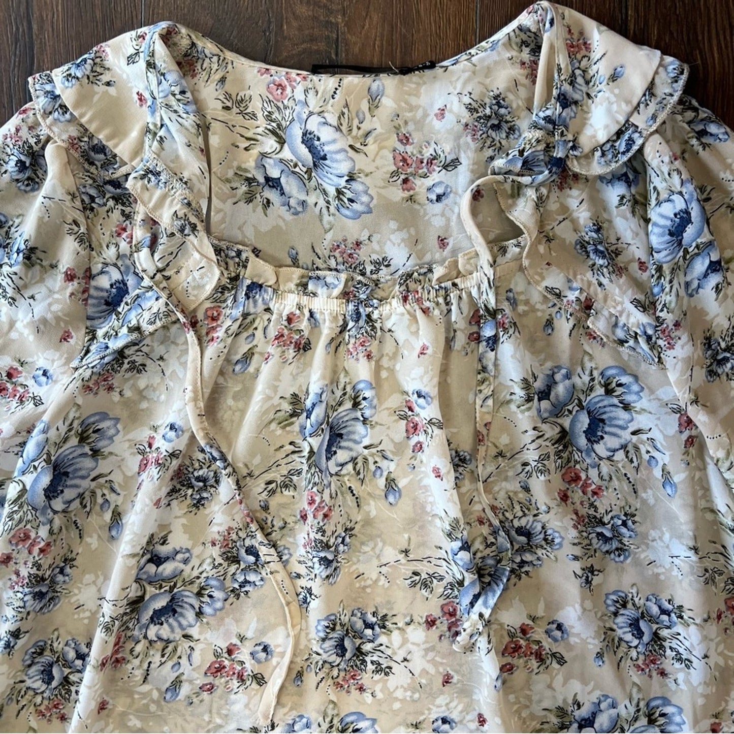 Doe & Rae ruffle neck, floral blouse SZ SM