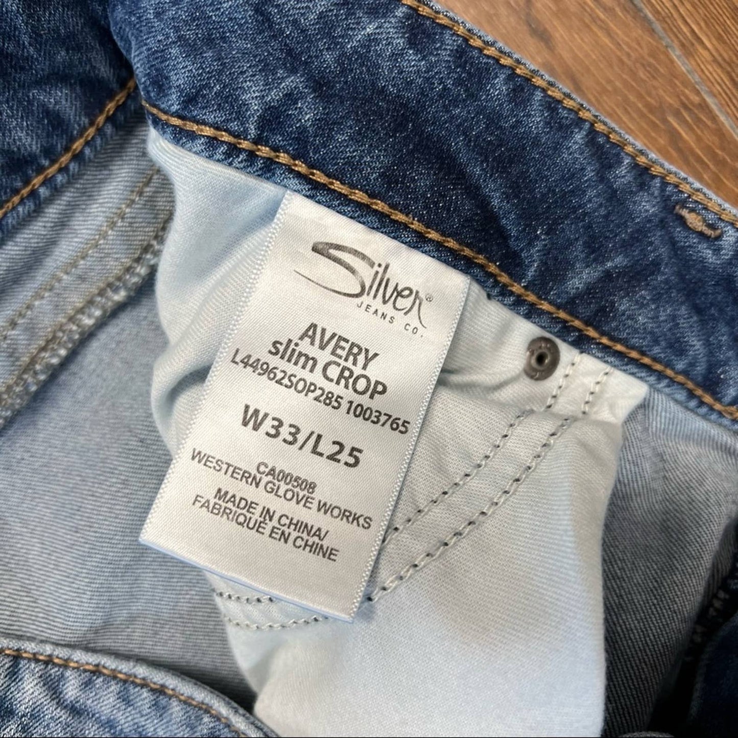 Silver jeans Avery slim crop SZ 33/14