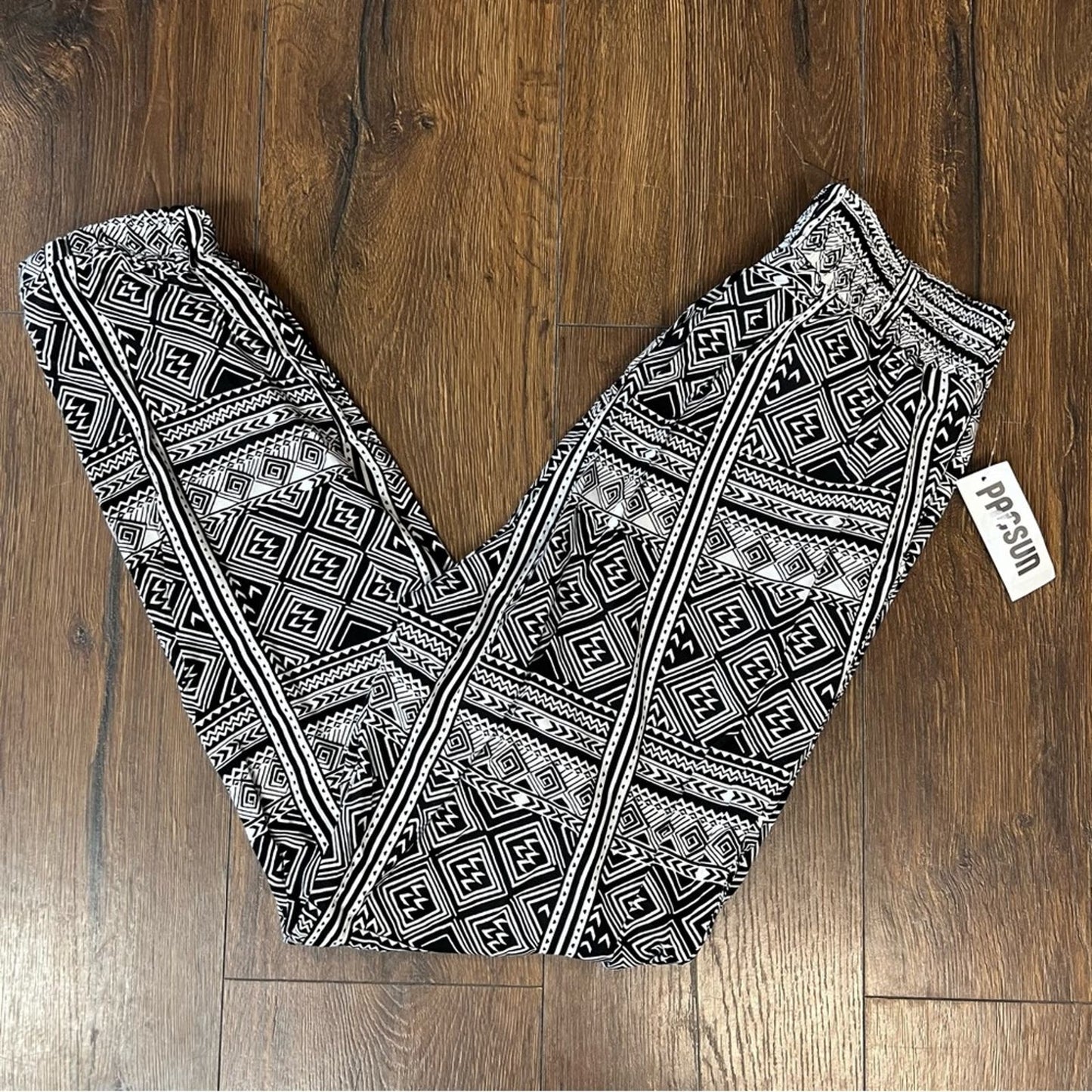 L.A. Hearts by PacSun black and white Aztec joggers SZ MED