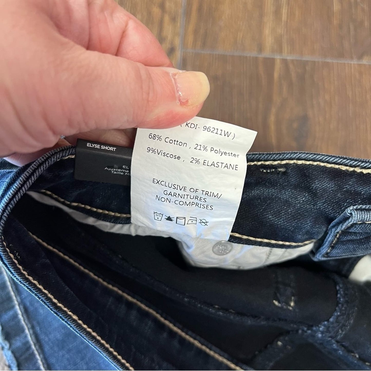 🆕 Silver Jean Elyse Mid Rise Short SZ 26/2