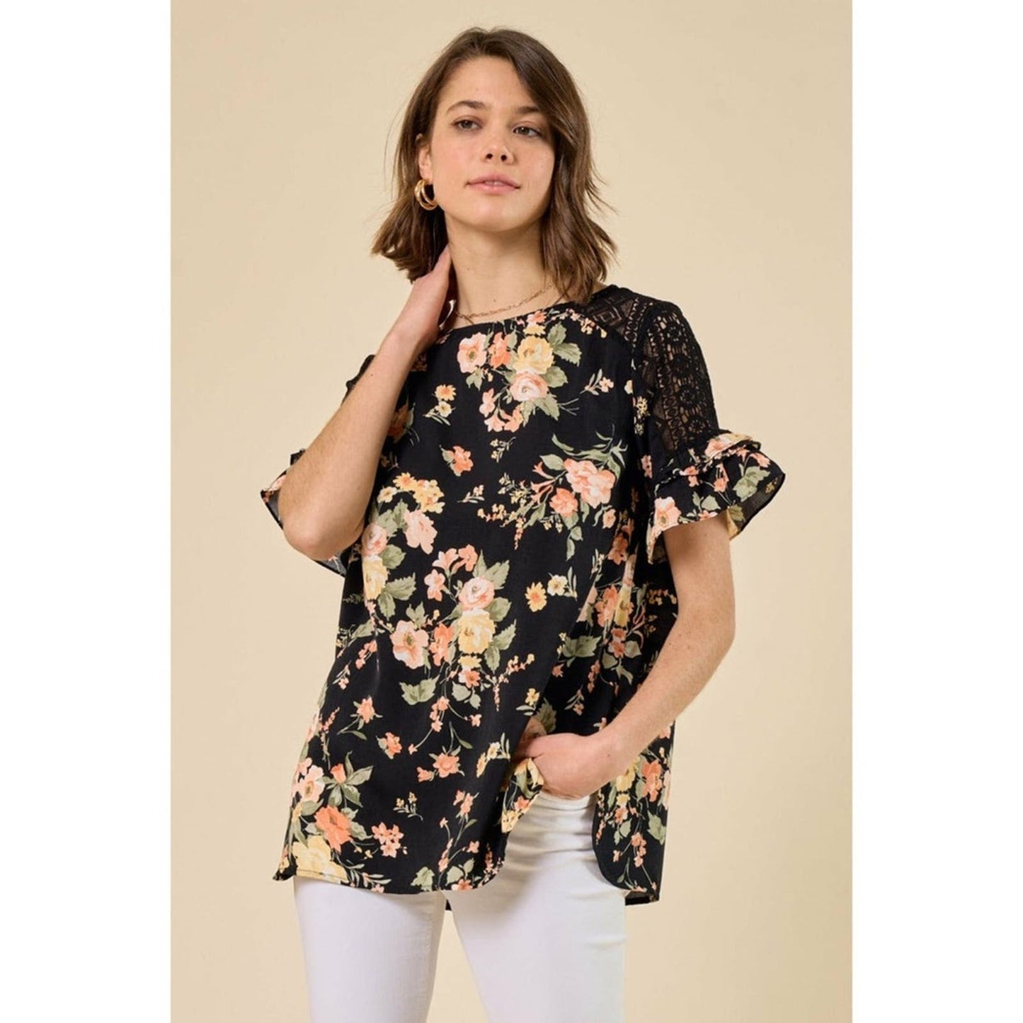 🆕 Faded Floral black floral ruffle sleeve top 
SZ SM