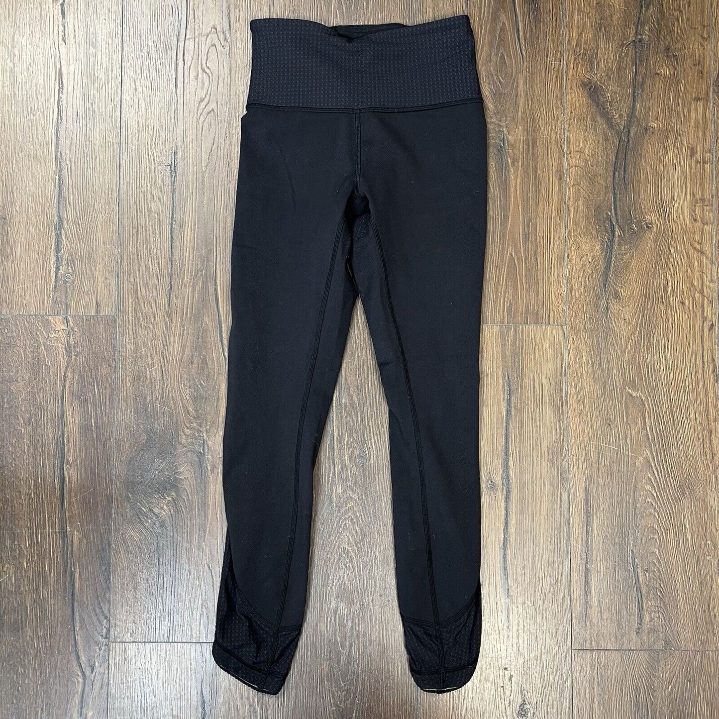 Lululemon Black pace rear 26” mesh leggings SZ 4