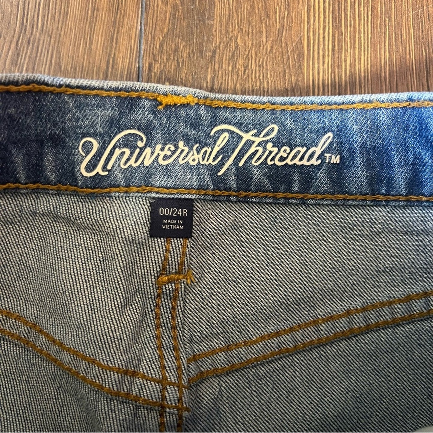 Universal thread vintage straight raw hem jeans SZ 24/00