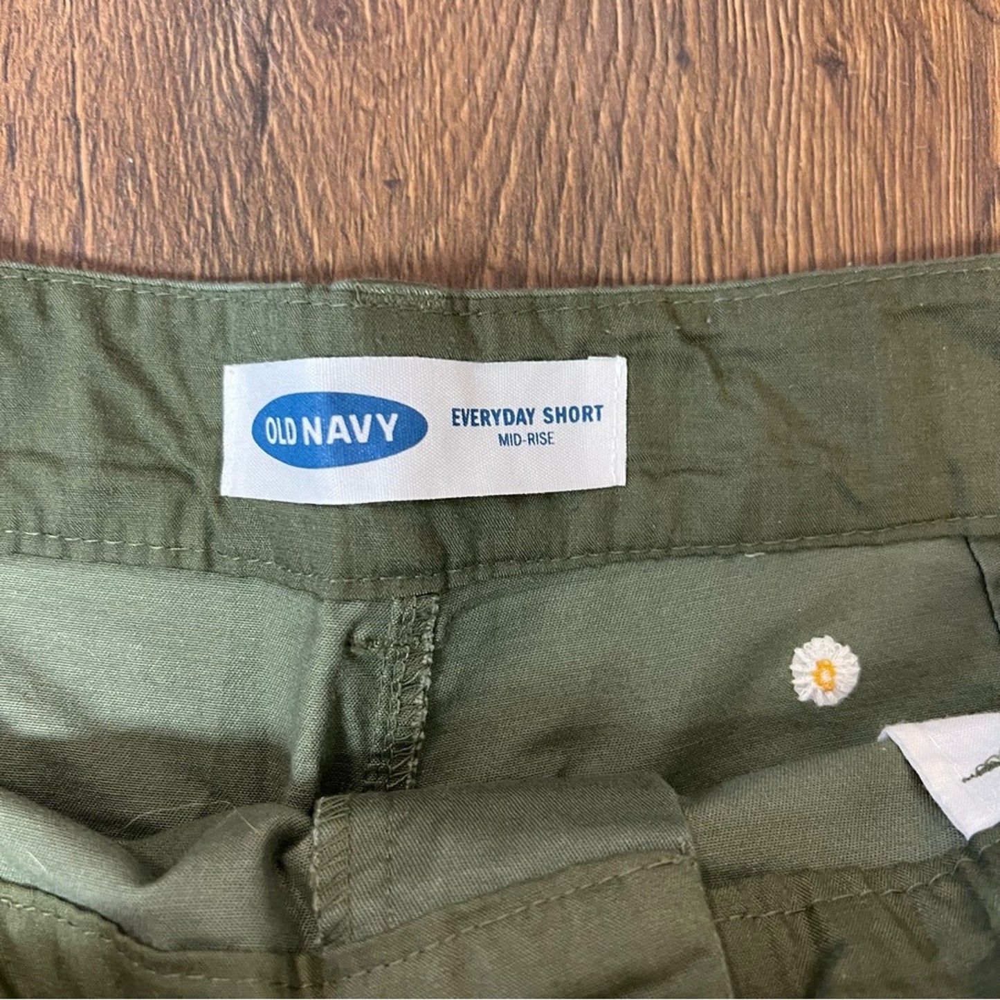 Old Navy midrise every day shorts SZ 8