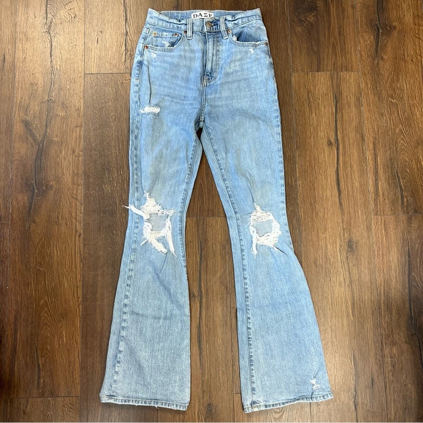 Daze denim go-getter light wash distressed flare jeans SZ 25/0