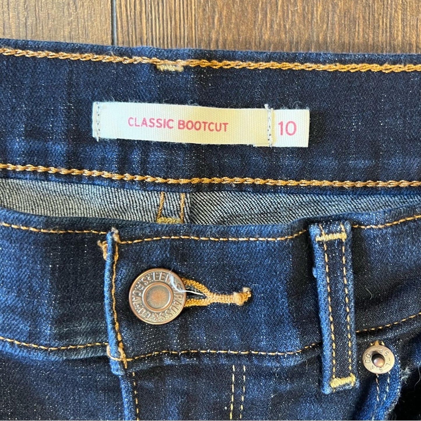 Levi classic boot cut jeans SZ 10