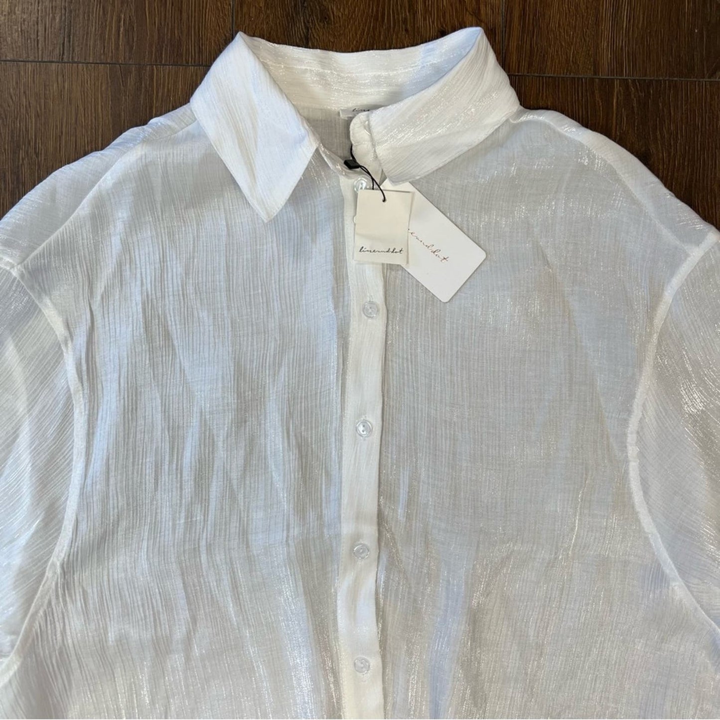 🆕 Line & dot white shimmer button down SZ LG