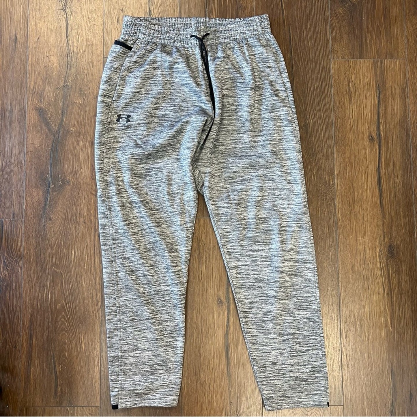 Men’s under Armour loose fit cold gear sweatpants SZ LG