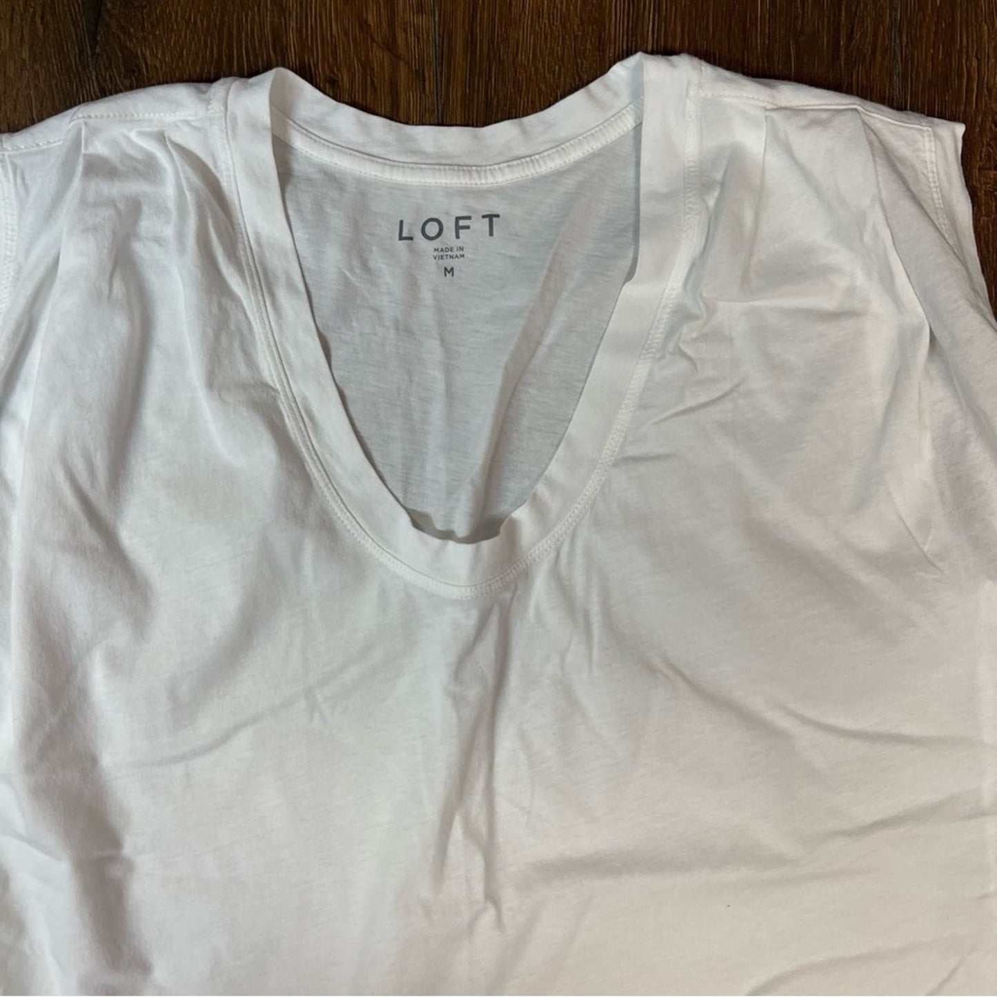 LOFT white pleated shoulder tee SZ MED