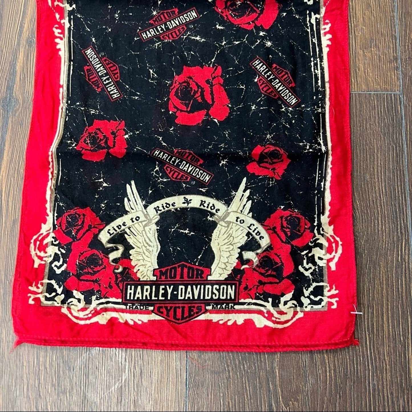 Harley-Davidson Vintage Black & Red Roses scarf
