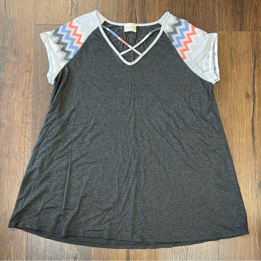 Lovely Melody, gray V-neck top with Chevron print sleeves SZ SM
