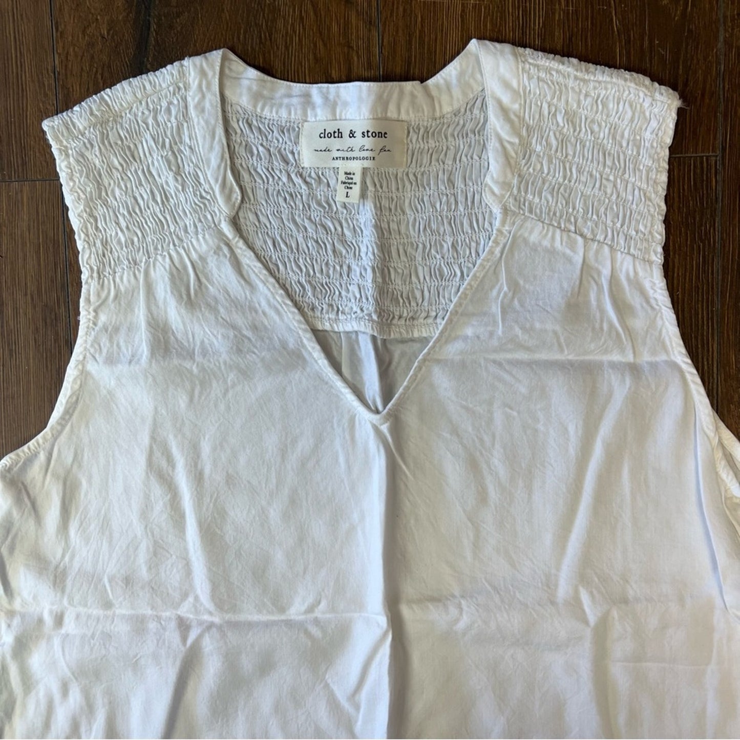 Cloth & stone white v neck tank SZ LG