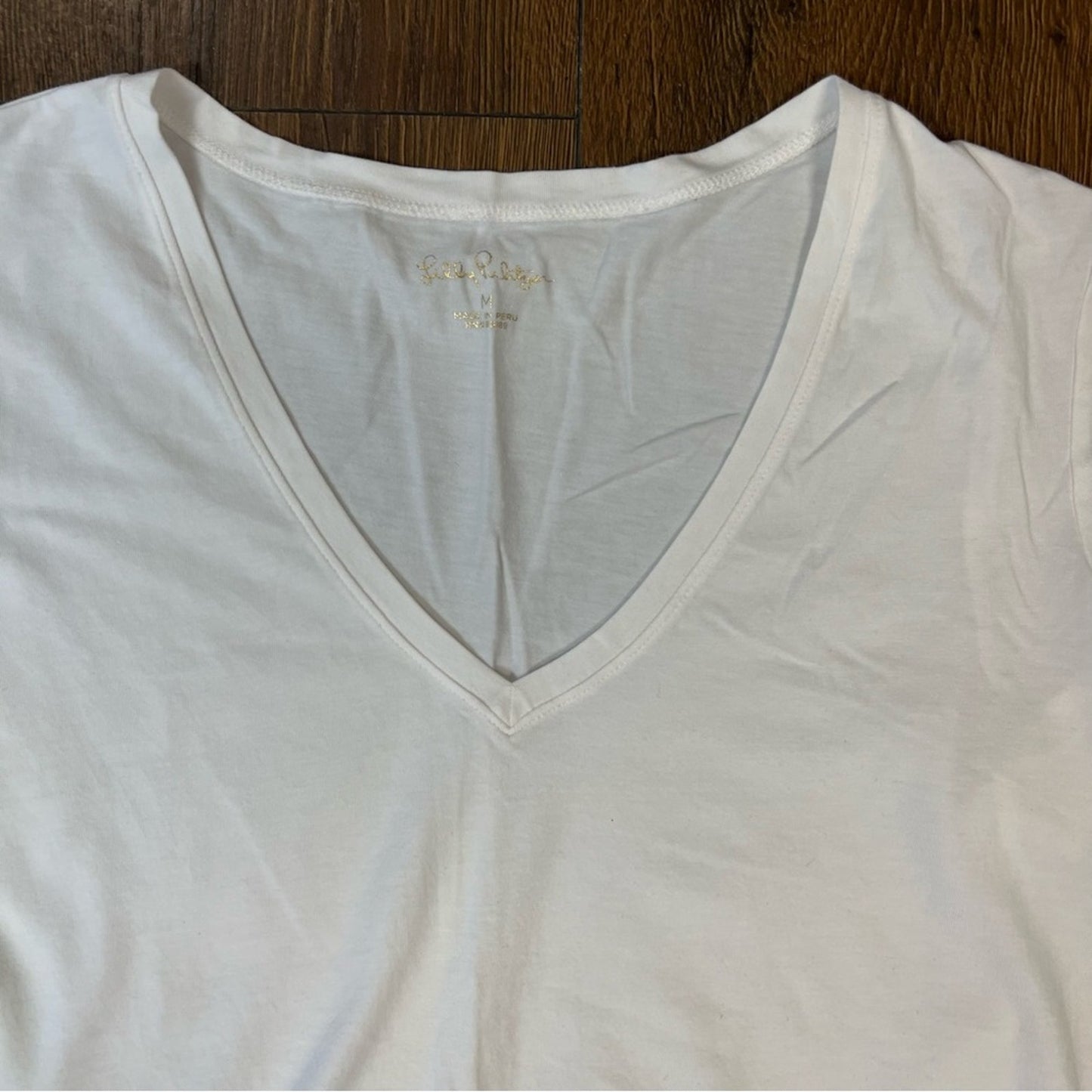 Lilly Pulitzer white v neck tee SZ LG