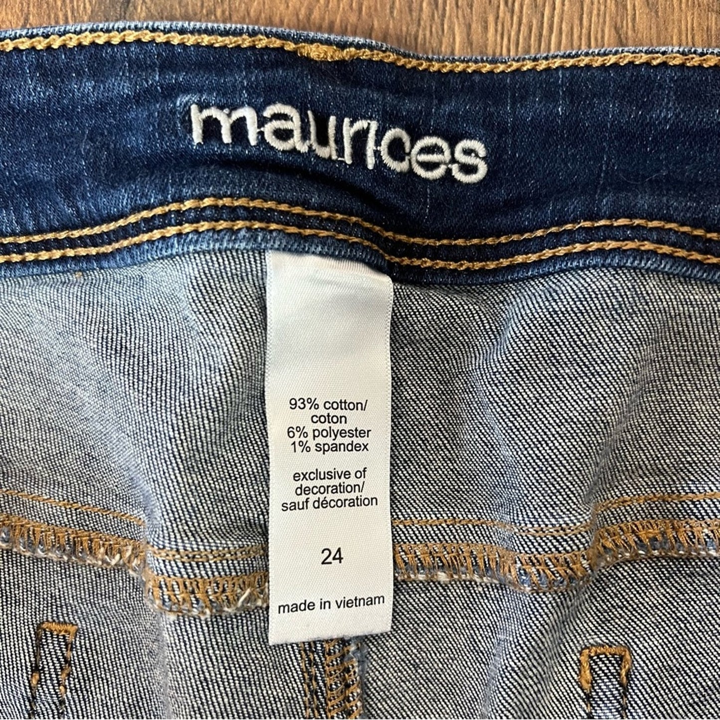 Maurice’s dark wash denim shorts SZ 24