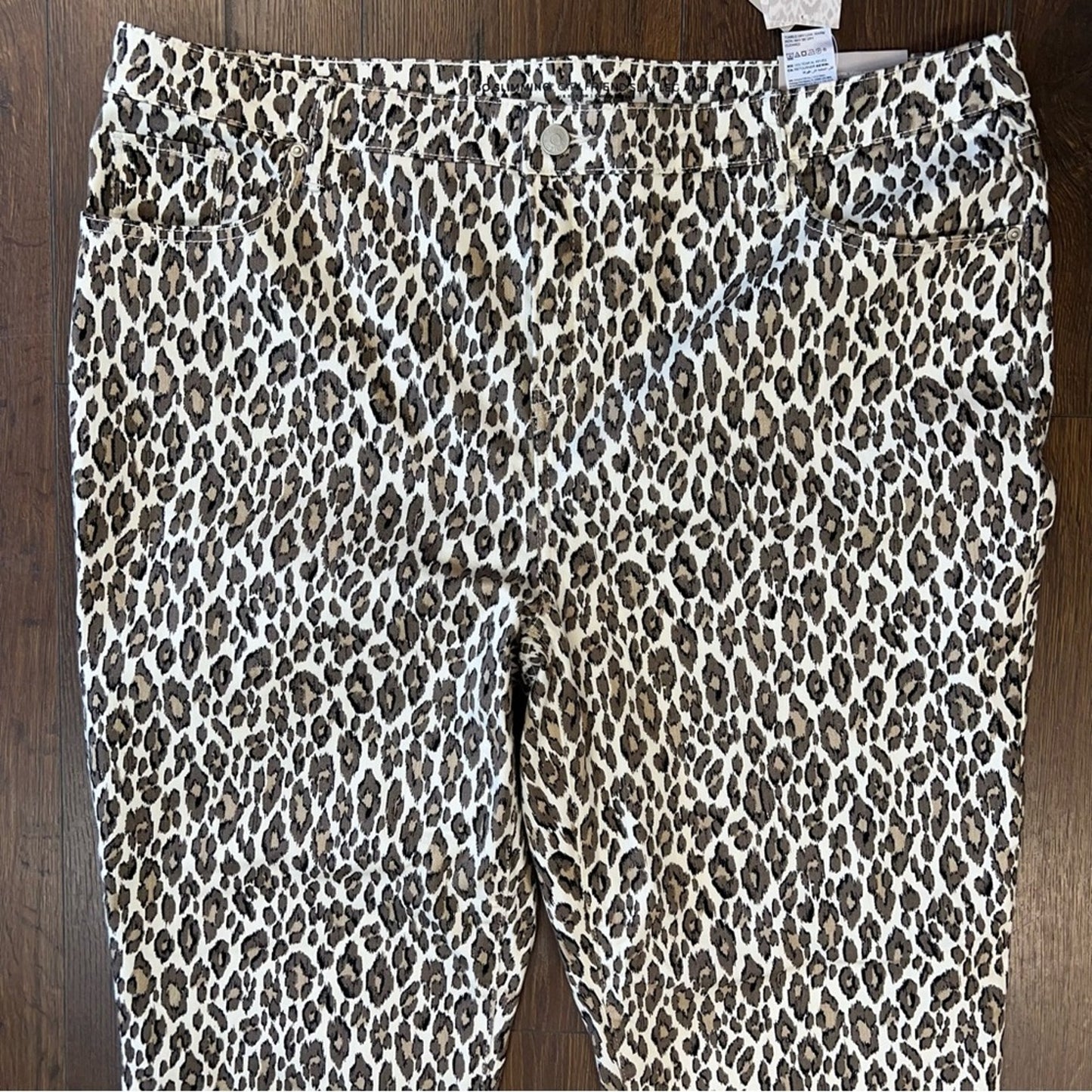 🆕 Chico’s SO SLIMMING Animal-Print Girlfriend Ankle Jeans SZ 4/20