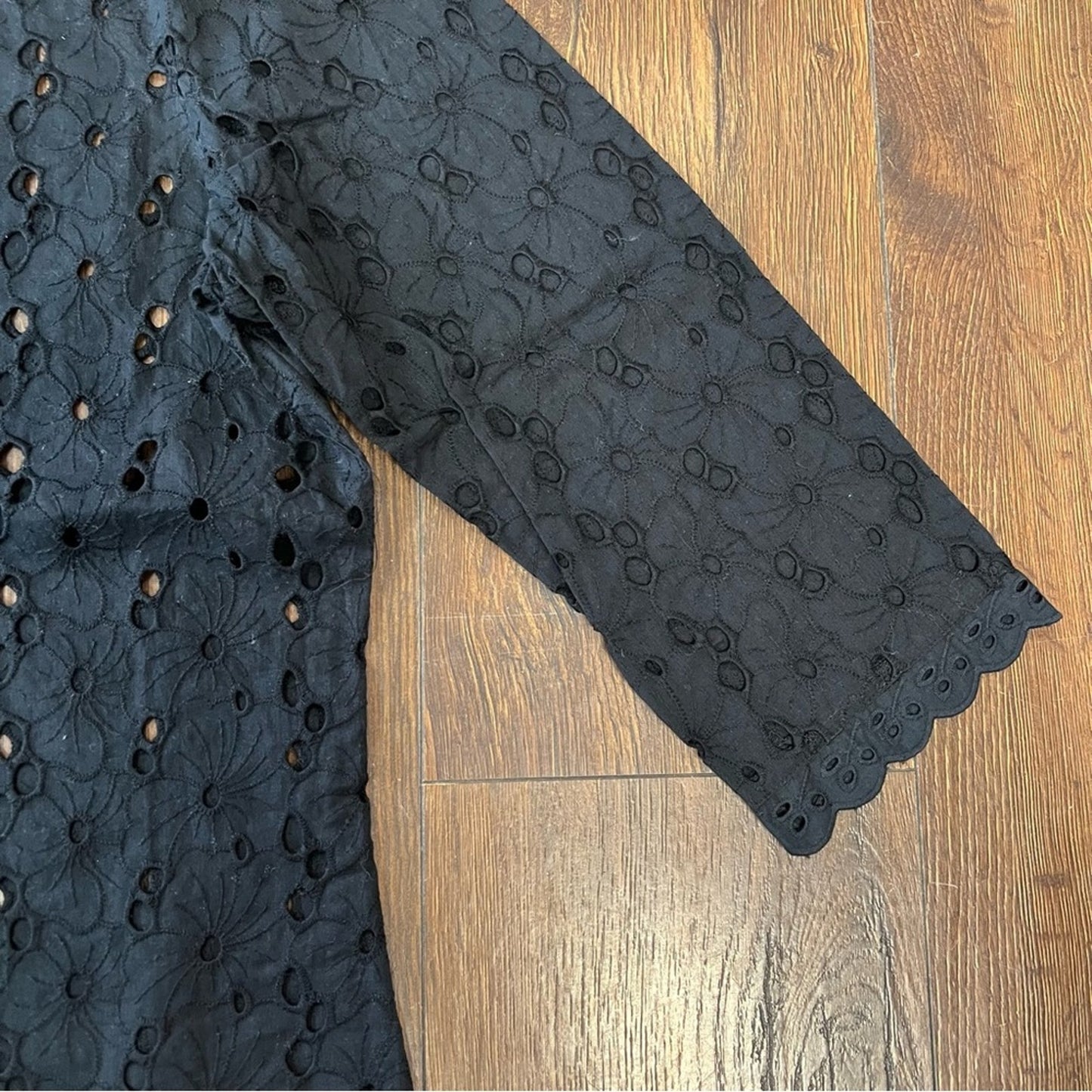 🆕 Jones New York black eyelet blouse SZ LG