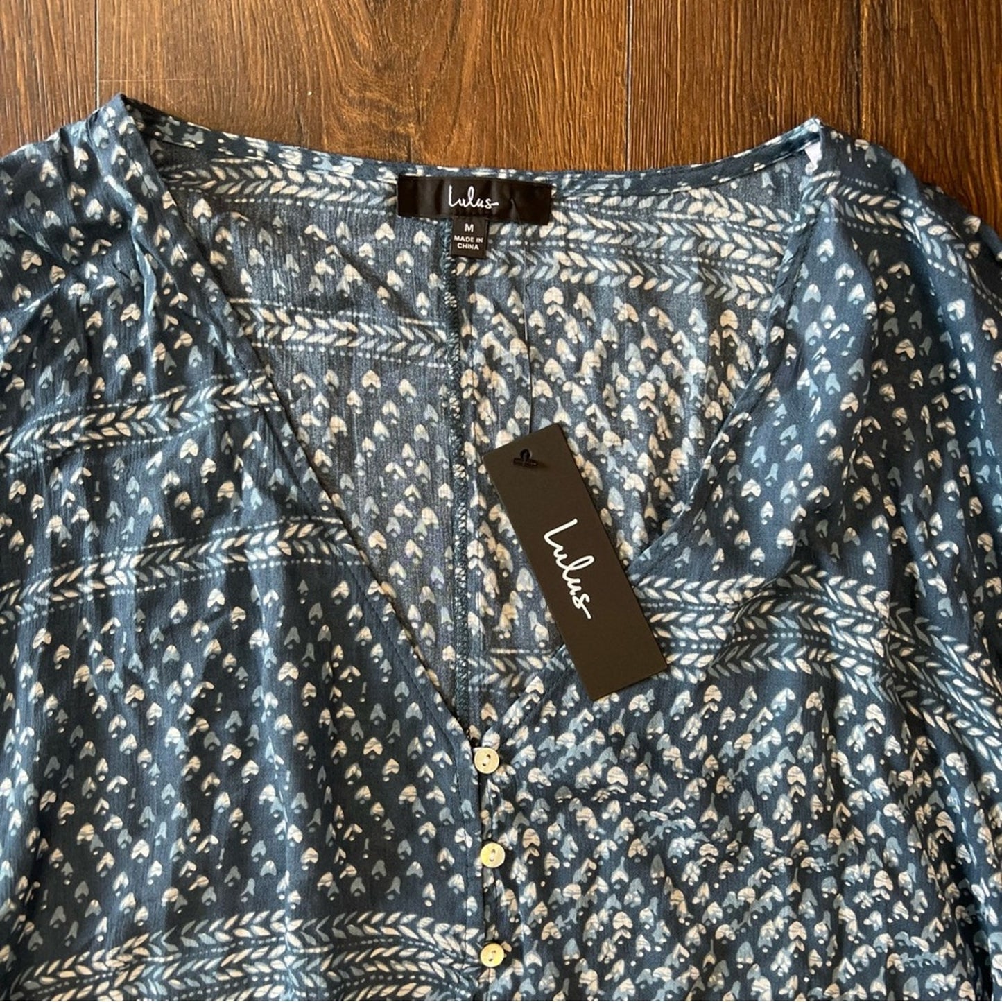 🆕 Lulu’s Carrissa Blue Print Long Sleeve Button Front Top SZ MED
