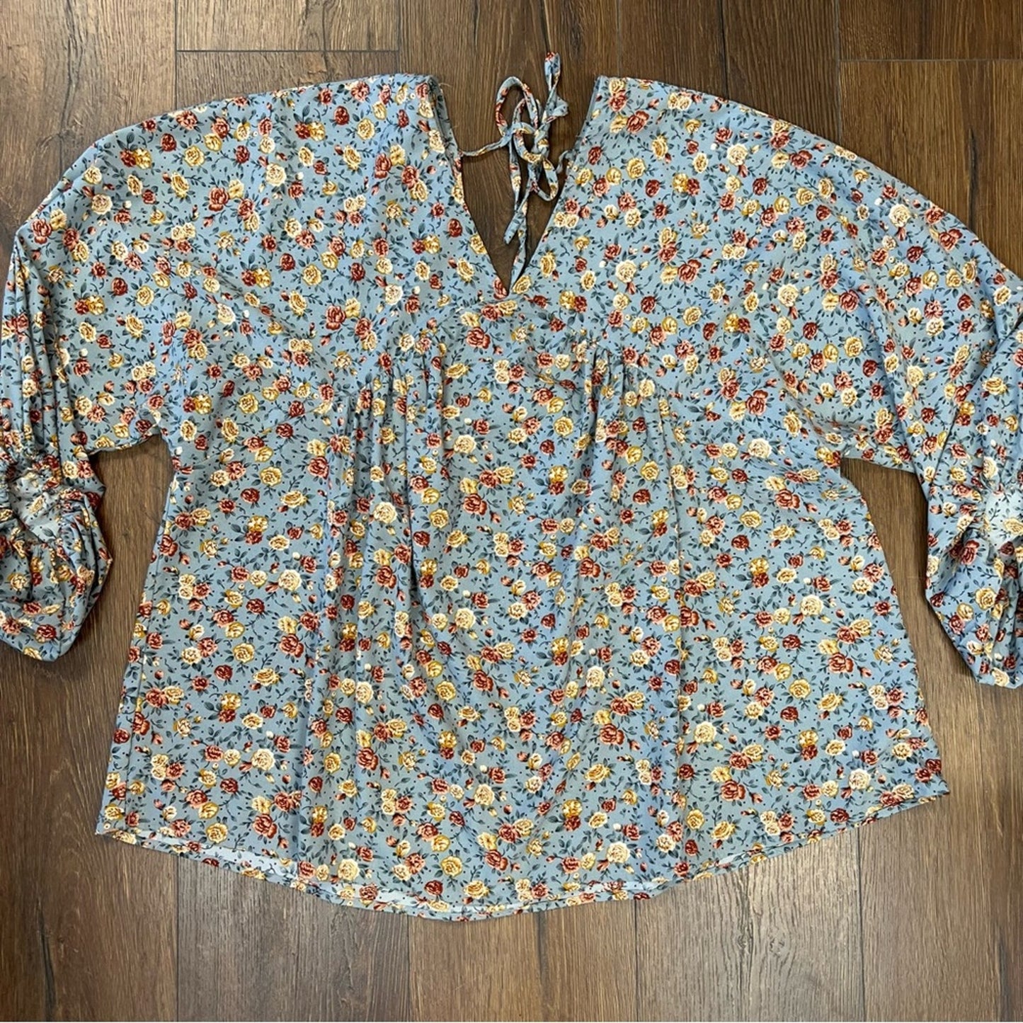 HAYDEN Keep you in my heart, Dusty blue ditzy floral top SZ MED