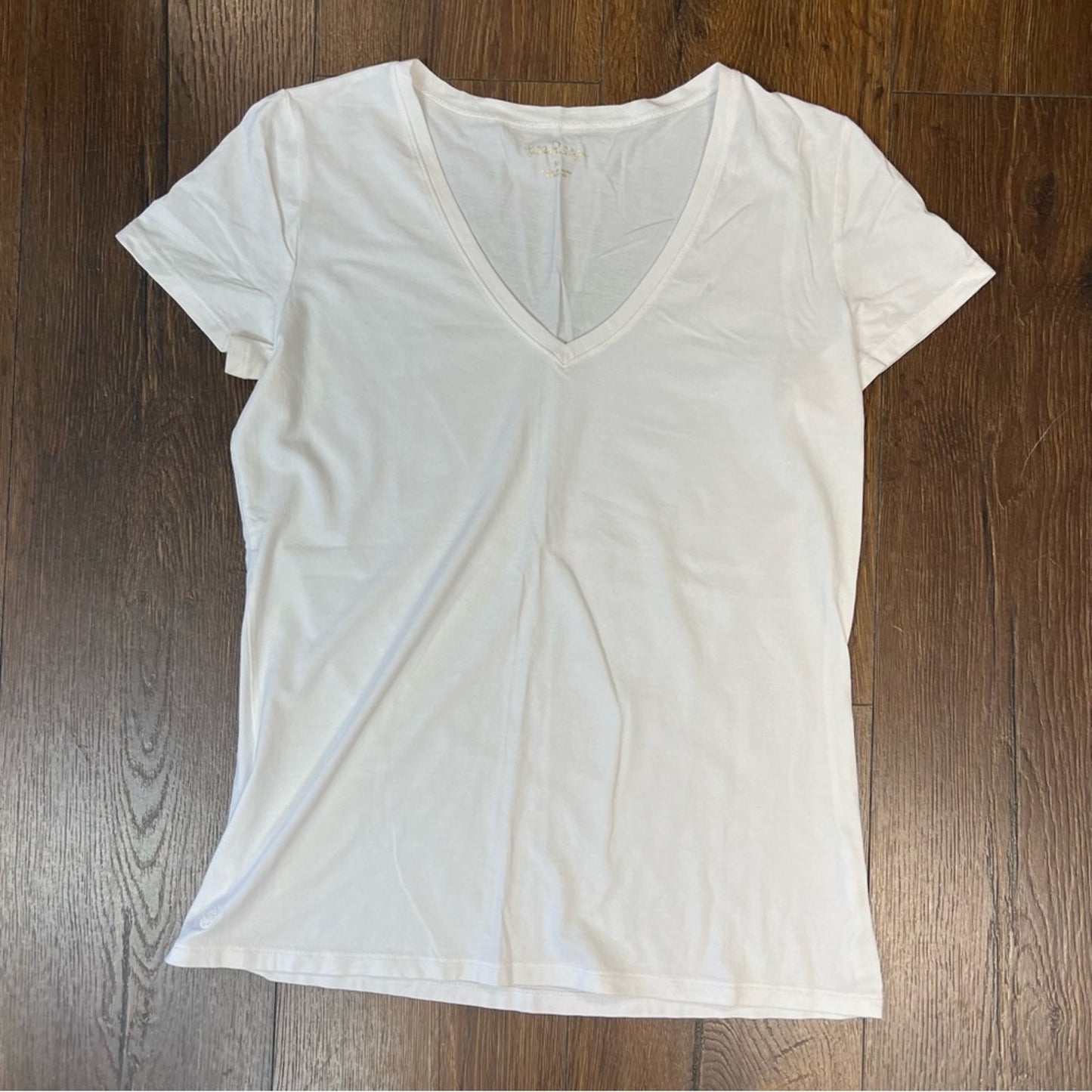 Lilly Pulitzer white v neck tee SZ LG