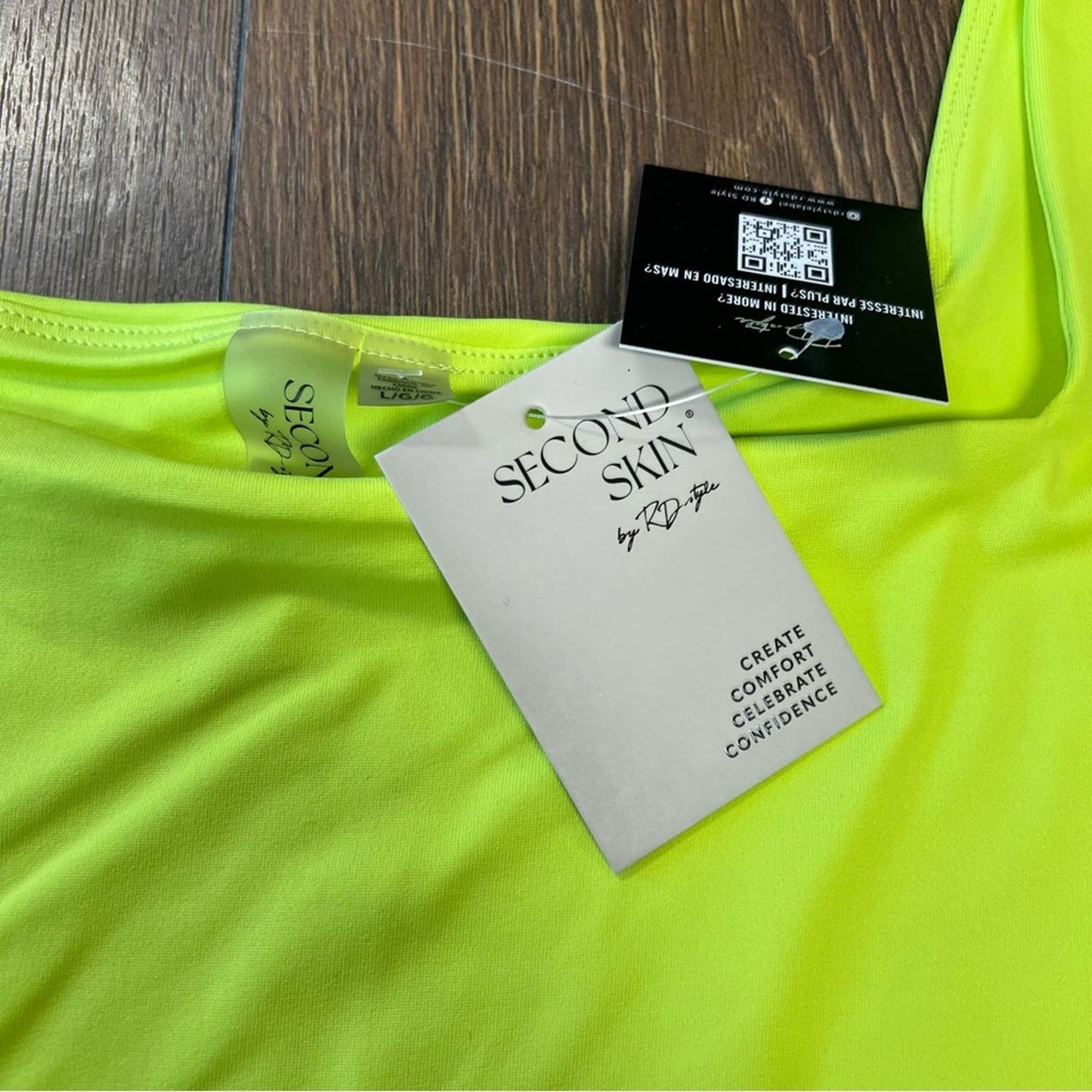 🆕 Second skin Stacy top in sunny lime SZ MED