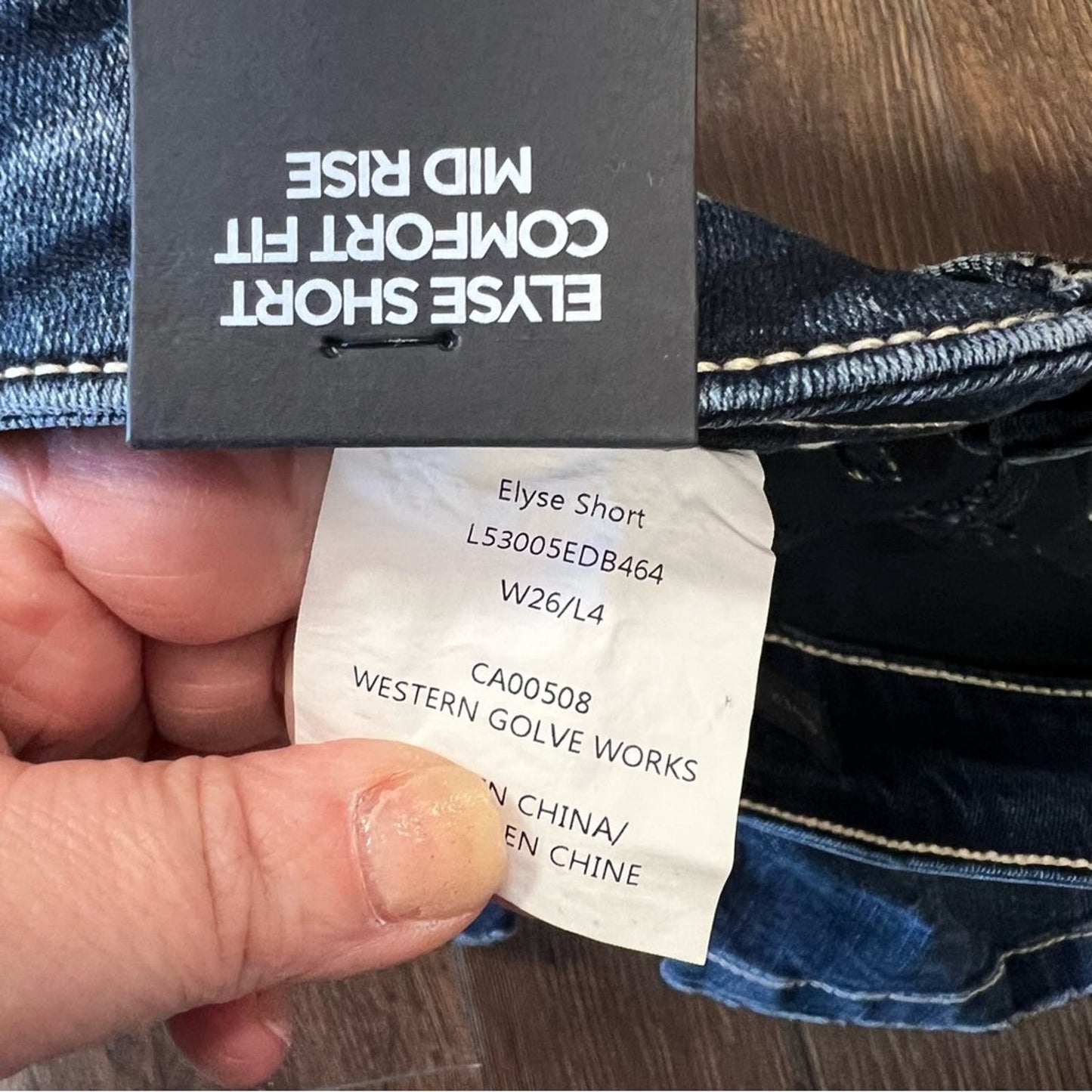 🆕 Silver Jean Elyse Mid Rise Short SZ 26/2
