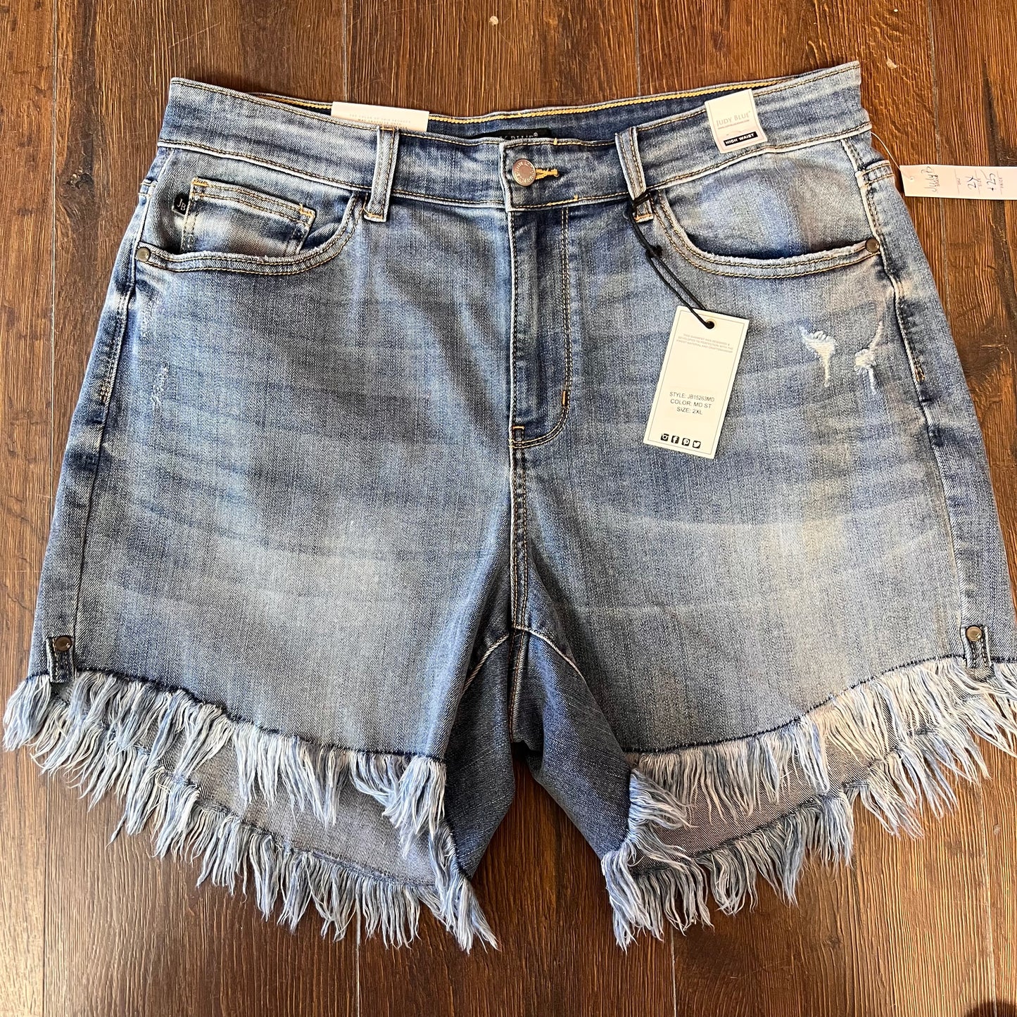 🆕JUDY BLUE HIGH RISE RAW HEM SHORTS SZ 2XL