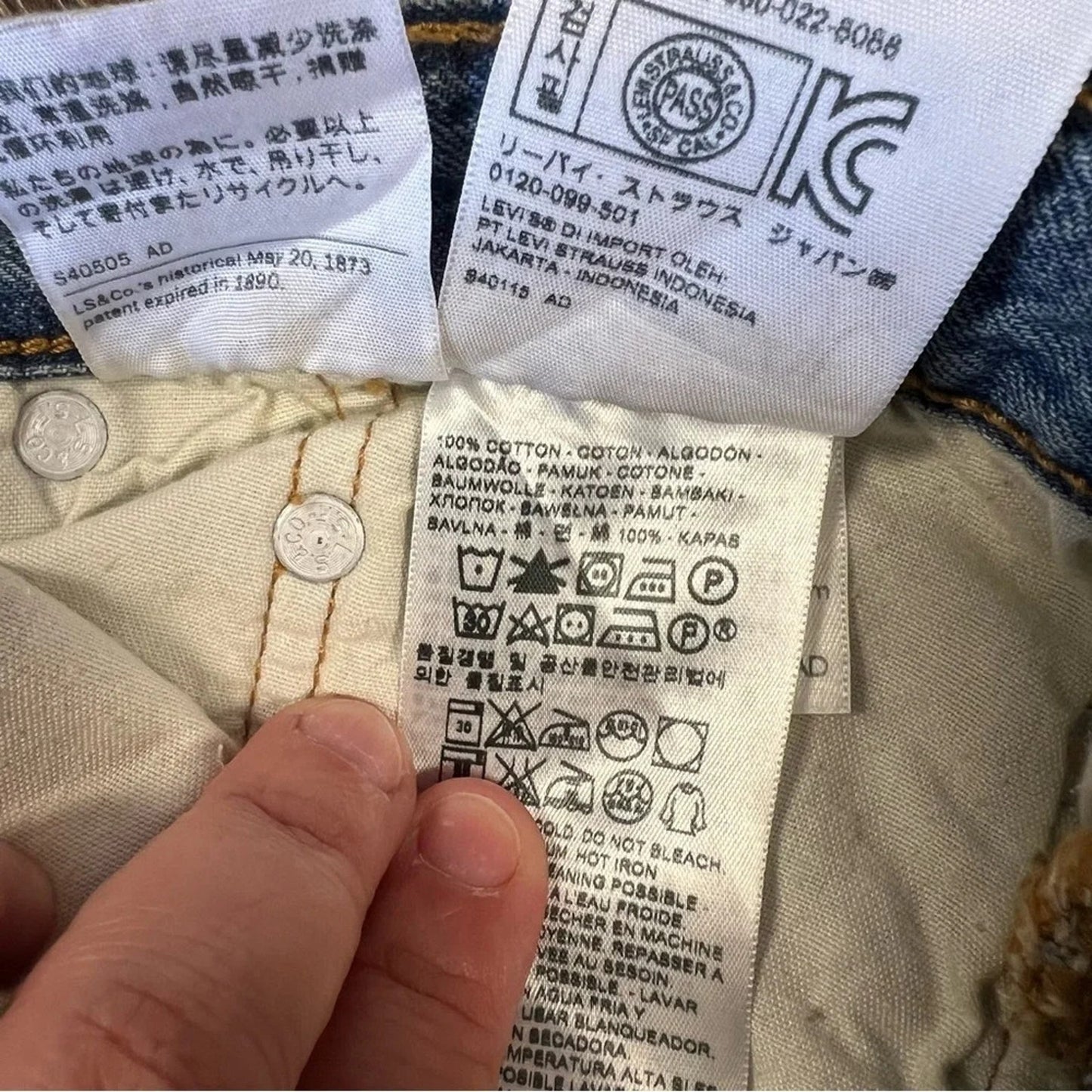 Levi’s 501 original fit light‎ wash patchwork jean SZ 32/12