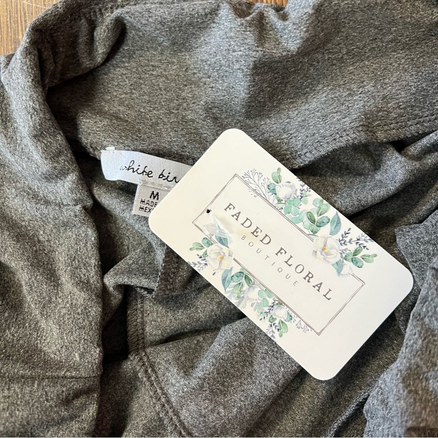 🆕 Faded floral white birch Winnie charcoal pocket shorts SZ MED