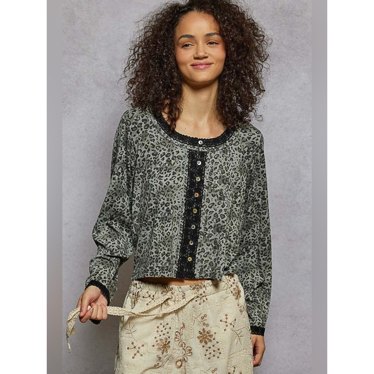 🆕 POL Leopard-Print Lace Trim Button Front Ribbed Top SZ MED