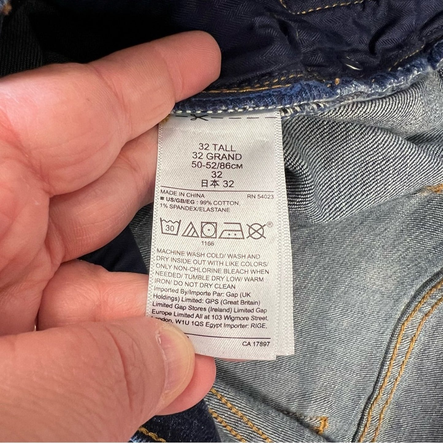 Gap dark wash 5 inch denim short SZ 32/12tall