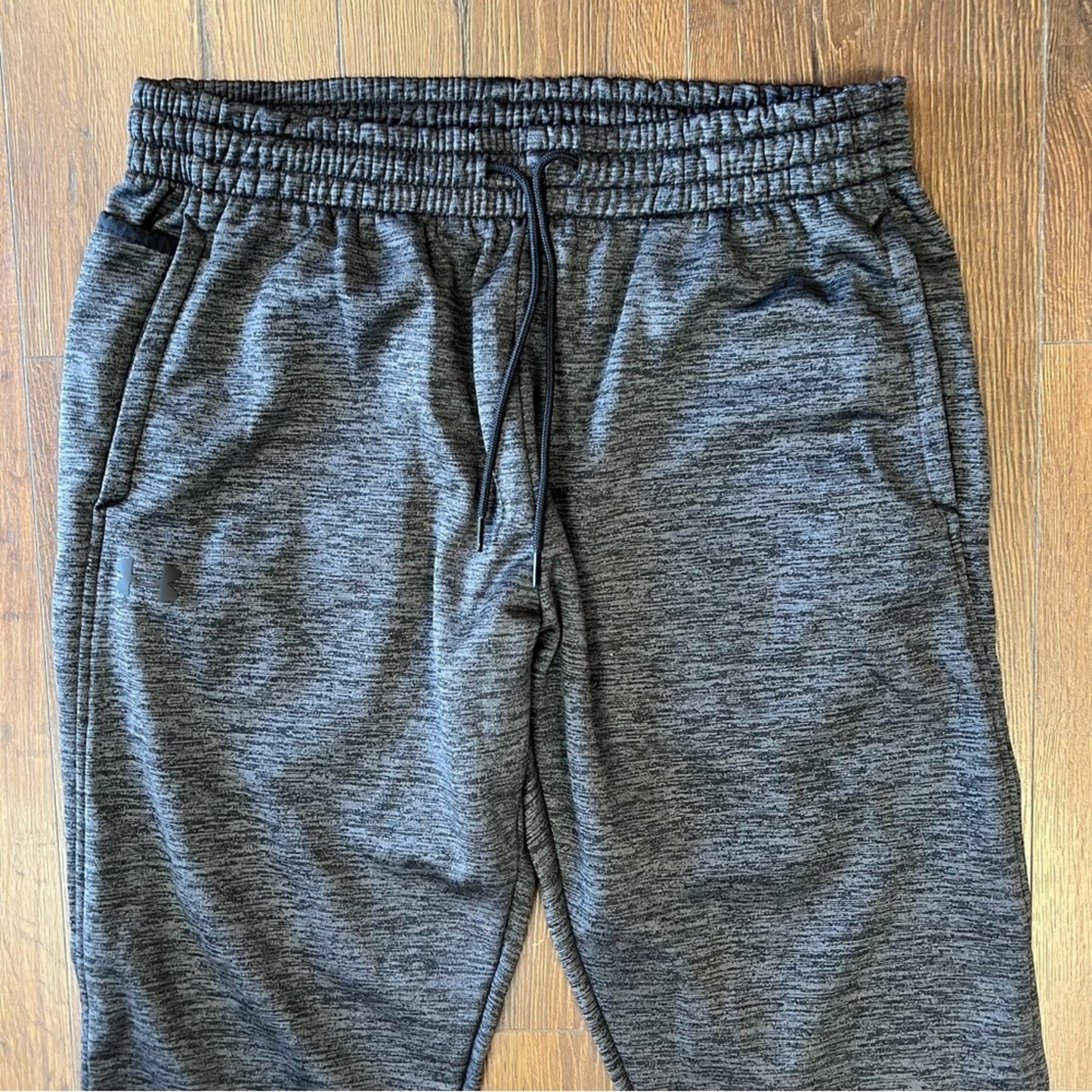 Men’s under armor loose fit cold gear sweatpants SZ LG