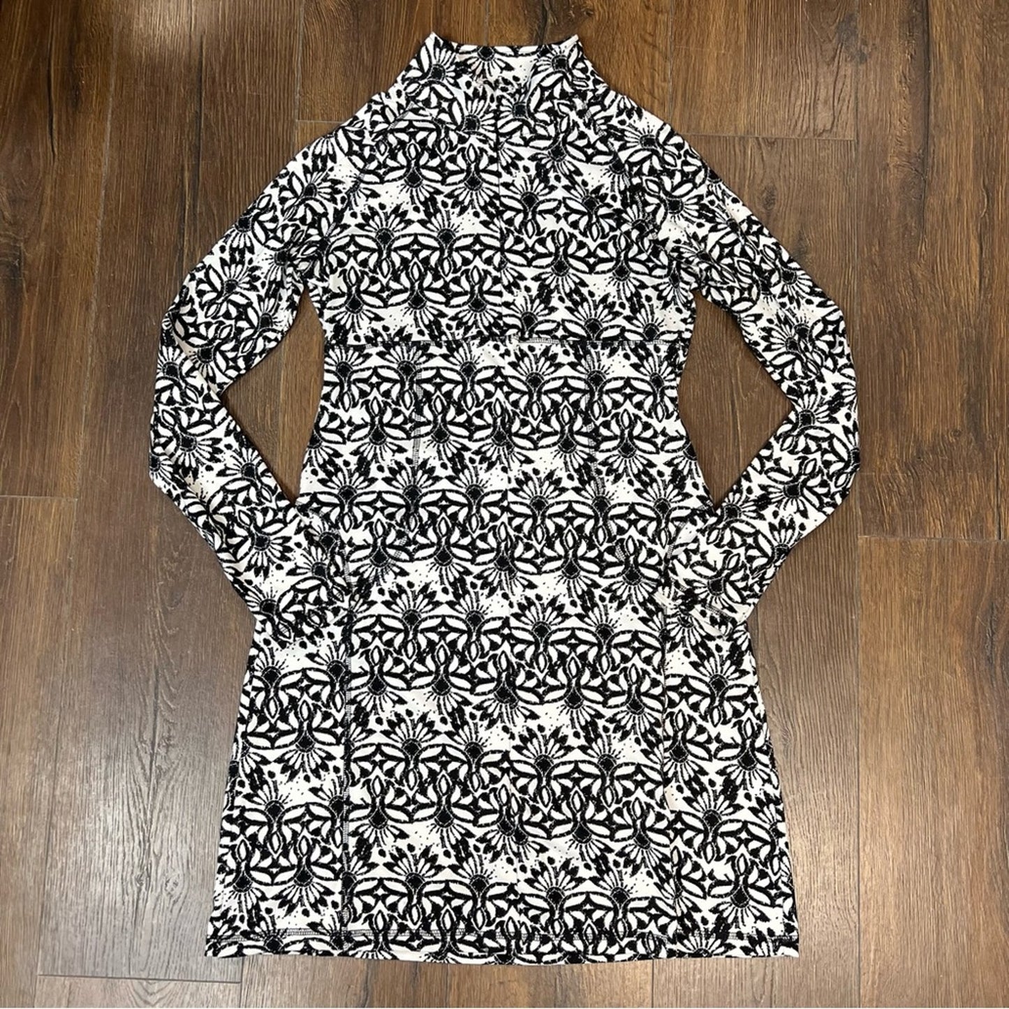 Soybu Women's Black And White Athletic Dress SZ SM