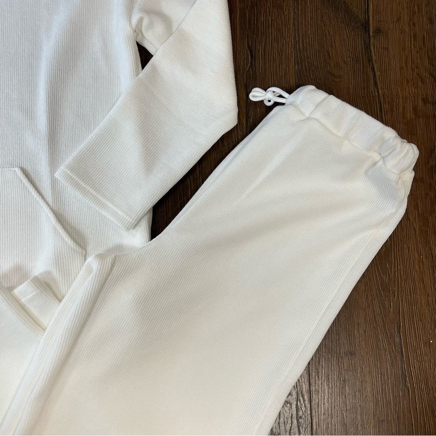🆕 Hidden Brand white hooded sweatsuit SZ MED