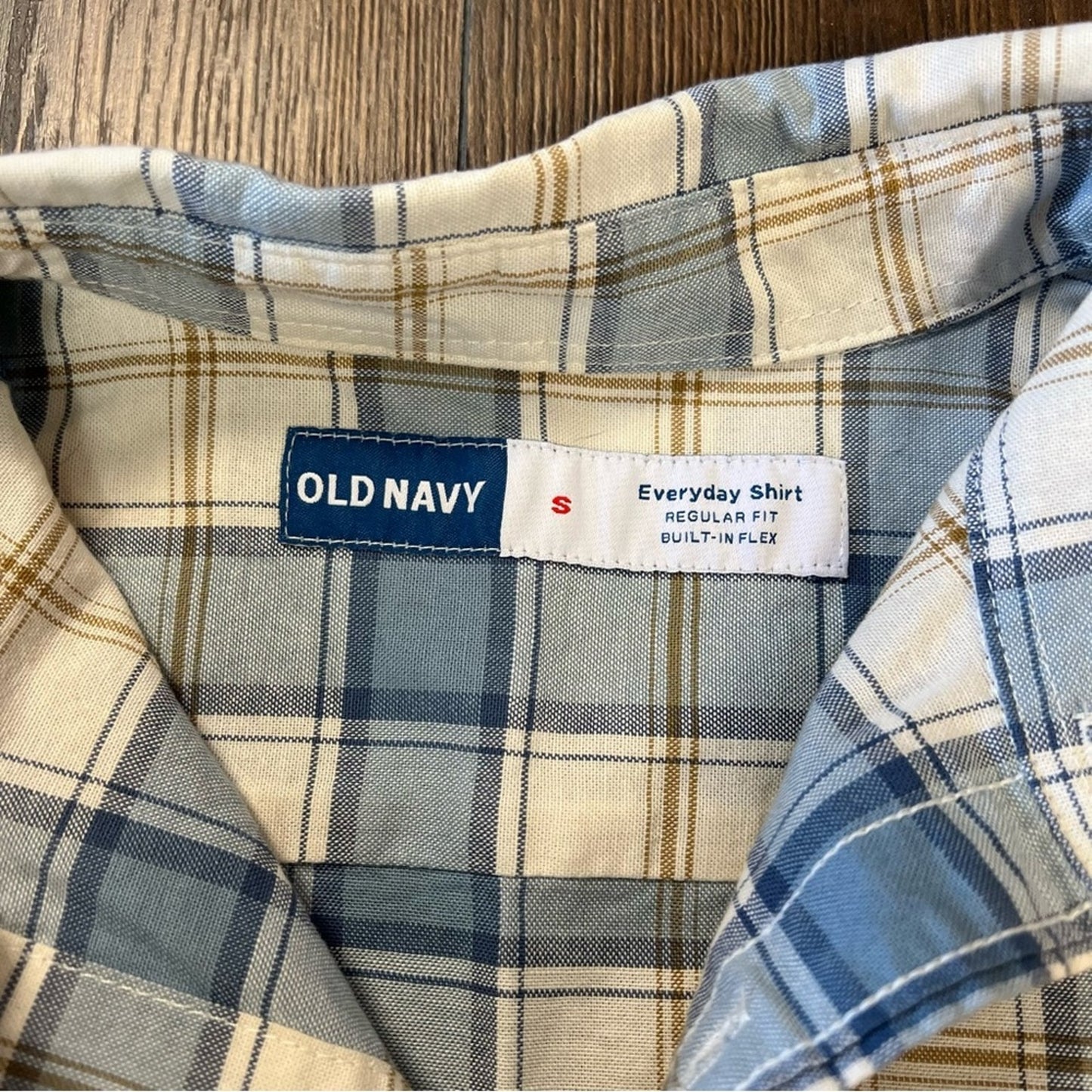 Men’s Old Navy plaid everyday shirt SZ MED