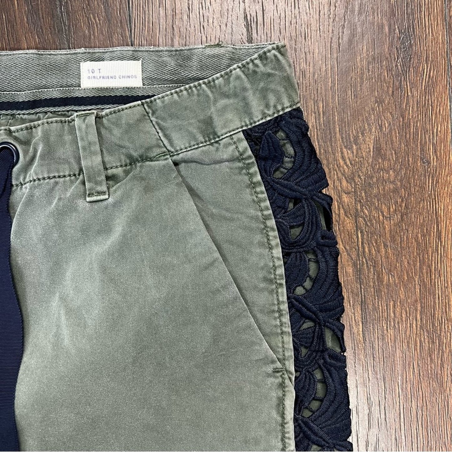 Gap Girlfriend Chinos with Side Lace Detailing
SZ 10 Tall