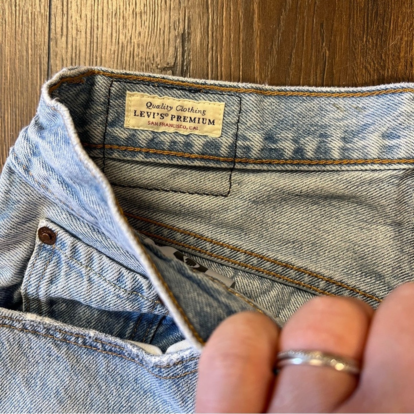 Levi’s premium straight leg jeans SZ 27/4