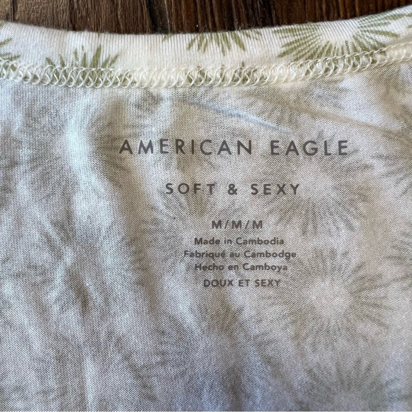 American Eagle, soft and sexy green and white V-neck tee SZ MED