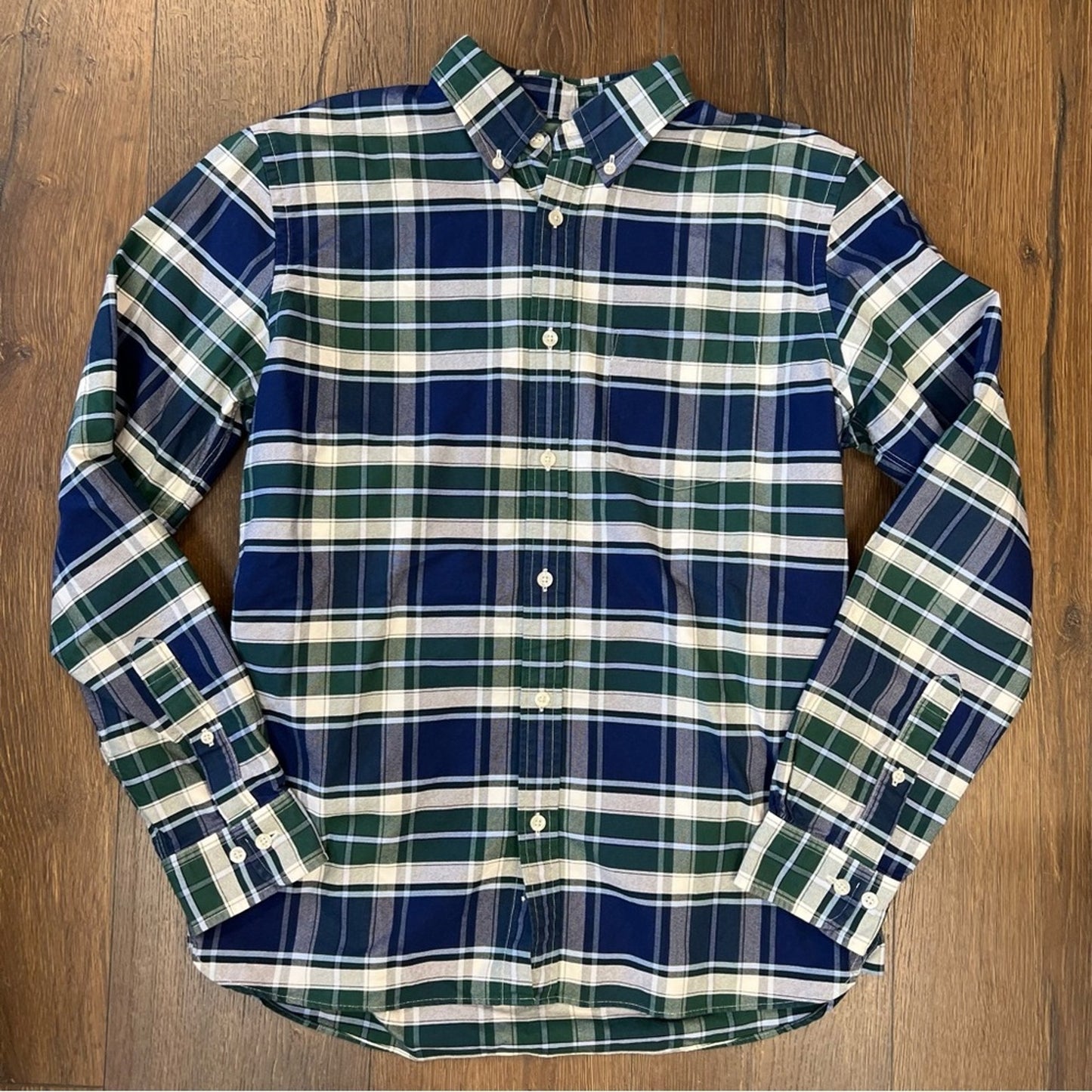 Brooks brothers plaid button-down SZ MED