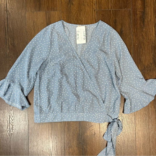 🆕 Faded Floral boutique Hem & Threads blue polka dot blouse SZ MED