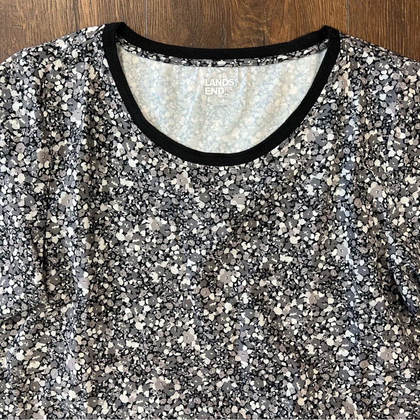 Lands’ End gray floral blouse SZ XS