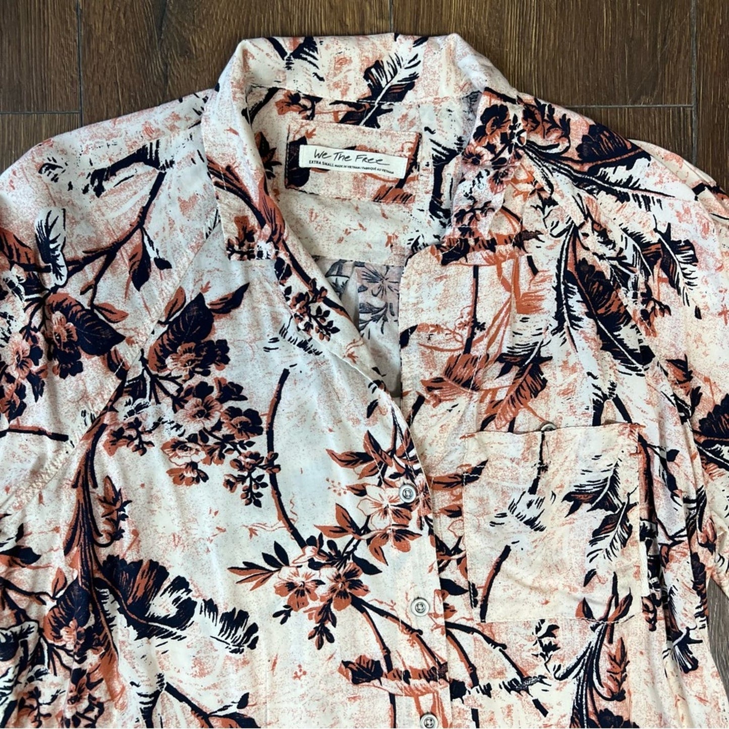 We the Free It's a Vibe Buttondown SZ XS