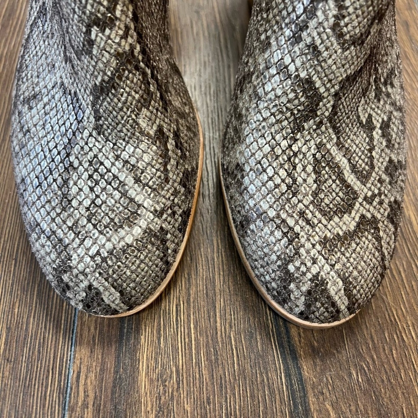Gentle souls signature by Kenneth Cole sling back bootie SZ 7