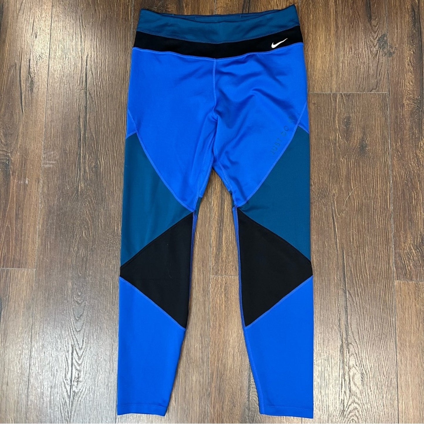 The Nike One mid rise tight fit full length Leggings SZ LG