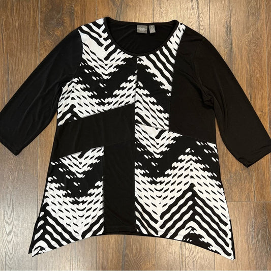 Chicos black and white dagger blouse SZ 2/LG