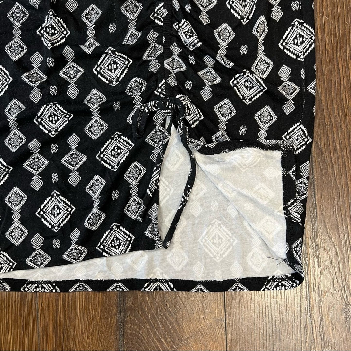 🆕 Maurice’s Ruched Midi Skirt SZ MED
